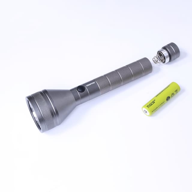 كشاف يدوي بسعة 1800 ميللي أمبير LED Flashlight -Geepas