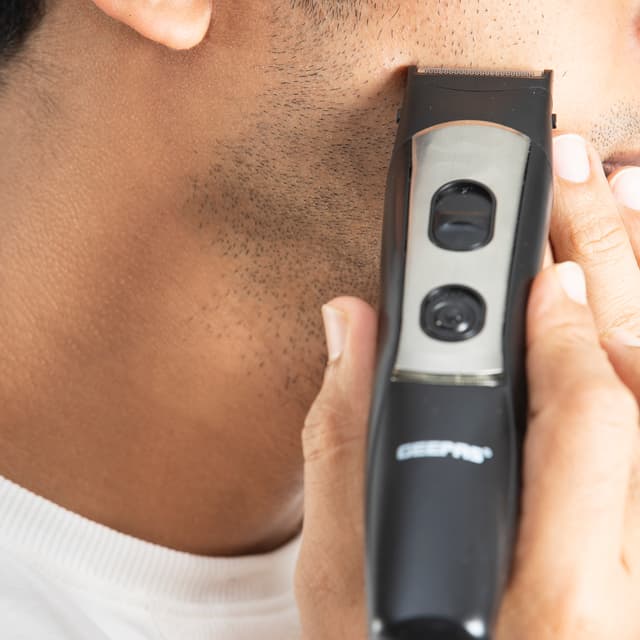 ماكينة الحلاقة الرجالية 9في1 القابلة للشحن  9 in 1 Rechargeable Trimmer  - Geepas