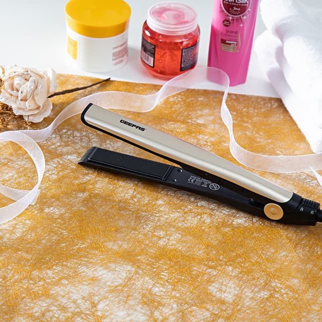 مكواة فرد الشعر بدرجة حرارة قصوى 200 درجة مئوية Geepas  Hair Straightener