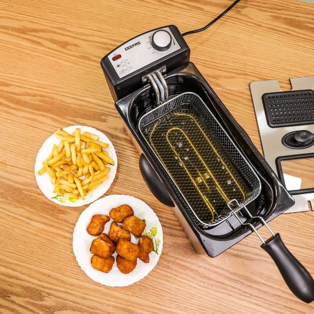 Geepas Compact 2180W Powerful 3L Deep Fryer with Overheat Protection & Chrome Plated Basket GDF36015