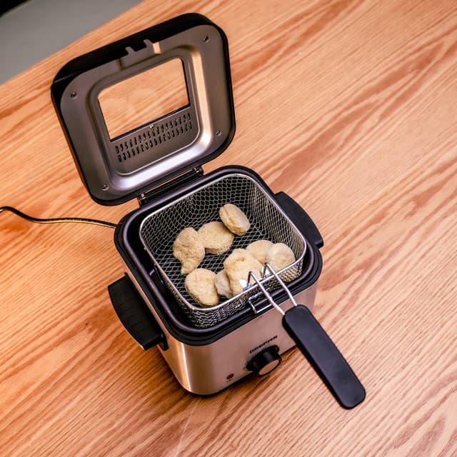 قلاية زيت كهربائية 1.5 لتر غير قابلة للإلتصاق جيباس Geepas Compact Powerful Non-stick Coating