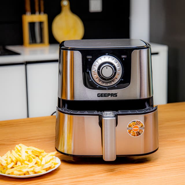 Geepas Air Fryer - 5.5L Non-Stick Basket with Comfortable Handle - Oil-Free Countertop Oven with Overheat Protection - 60 min Timer with Temperature Control