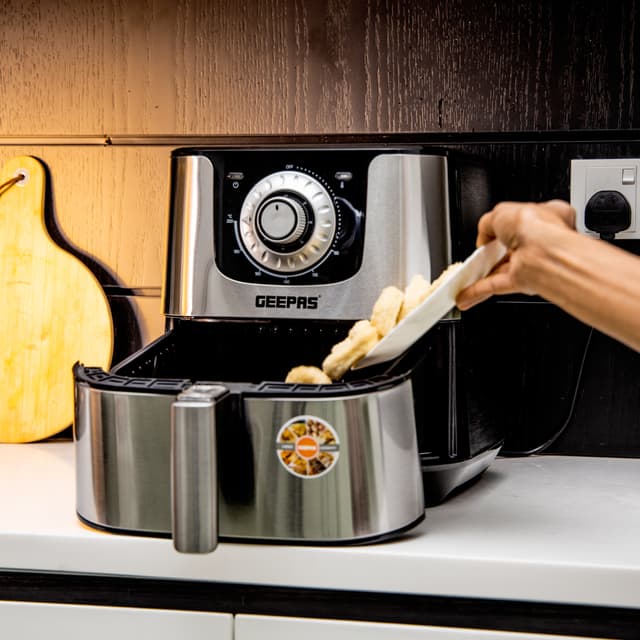 Geepas Air Fryer - 5.5L Non-Stick Basket with Comfortable Handle - Oil-Free Countertop Oven with Overheat Protection - 60 min Timer with Temperature Control