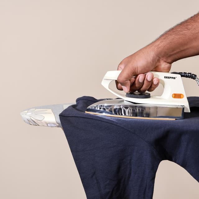 مكواة للملابس Geepas 1200W Automatic Dry Iron - 60 Micron Teflon Sole Plated