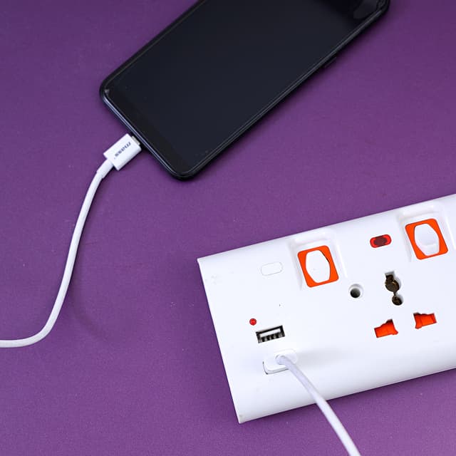 محول كهرباء Geepas 3 Way Extension Socket with 2 USB Port