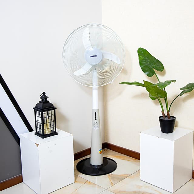 Geepas Rechargeable Oscillating Fan With Led Lights