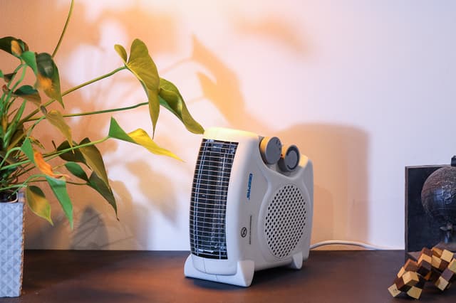 دفاية هوائية صغيرة جيباس Geepas Fan Heater