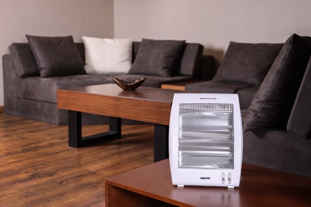 Geepas GQH9106 Quartz Heater - Electric Heater with 2 Heat Settings 400W/800W - Ideal for Home, Office, Caravans, Hotels & Garages - 2 Year Warranty