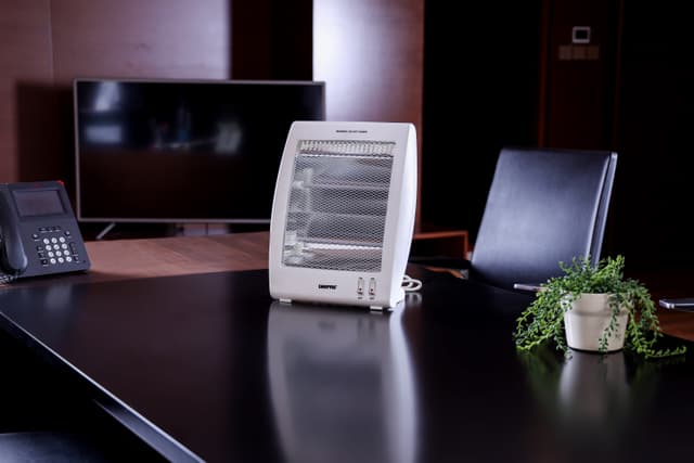 Geepas GQH9106 Quartz Heater - Electric Heater with 2 Heat Settings 400W/800W - Ideal for Home, Office, Caravans, Hotels & Garages - 2 Year Warranty