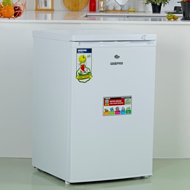 فريزر  Geepas 120L Upright Freezer