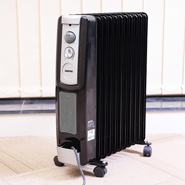 دفايه زيتيه كهربائية جيباس 2400 واط Geepas 11 Fins Oil Filled Radiator Heater With Fan