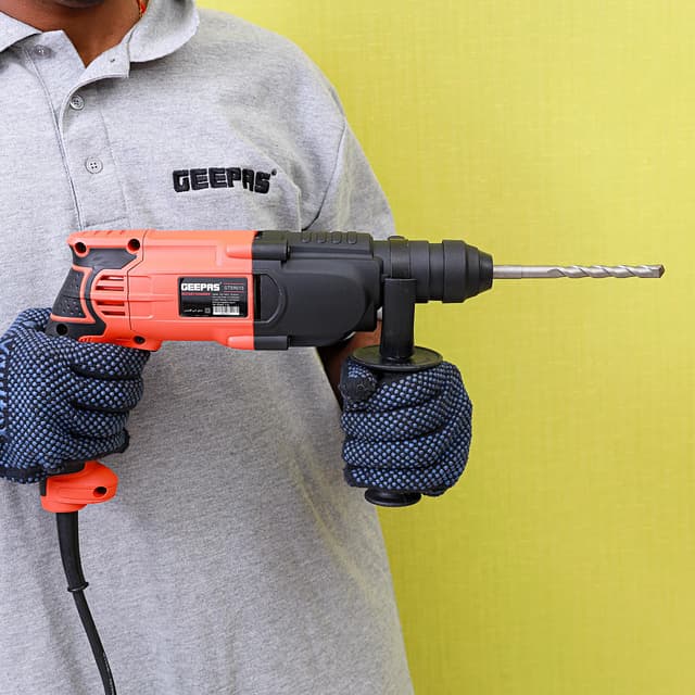 Geepas GT59015 550W Rotary Hammer for Cordless Drilling and Chiselling with Keyless Chuck, Essential and Durable Power Tool