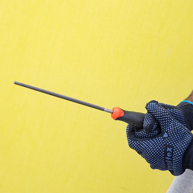 Geepas GT59059 8" Inch Round File - Cut Mill File with High-Quality Steel, Ergonomic Grip, Rubber Handle, Finder Hand File for Debarring and Removing Material - Ideal for Wood, Metal, Plastic