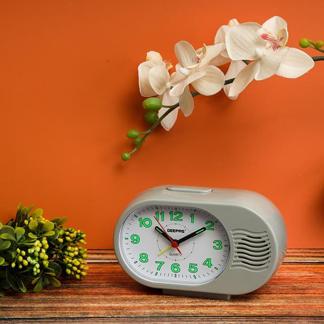 ساعة منبه جيباس بأصوات تنبيه تصاعدية Geepas Bell Alarm Clock Silent Non Ticking