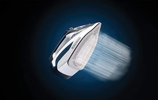 مكواة كهربائية بالبخار 2400 واط Black+Decker  Steam Iron With Ceramic Soleplate Auto Shut-Off