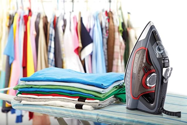 BLACK&DECKER Black+Decker 2200W Steam Iron Ceramic Soleplate with Self Clean Multicolour  X2050 b5 2 Years Warranty