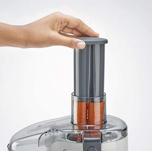 BLACK&amp;DECKER Black+Decker 250W Juicer Extractor with Large Feeding Chute White/Grey  JE250 B5 2 Years Warranty