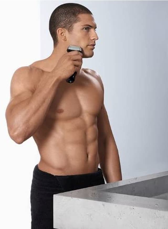 ماكينة حلاقة ( قابلة للشحن ) - اسود / فضي BRAUN -  Series 5 Electric Shaver With Cleaning Centre