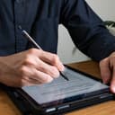 قلم آيباد بوضعين تشغيل وشحن مغناطيسي بلون أسود Dash 4 Fine Point Stylus - Universal Digital Pen for Apple and Android Devices - Adonit