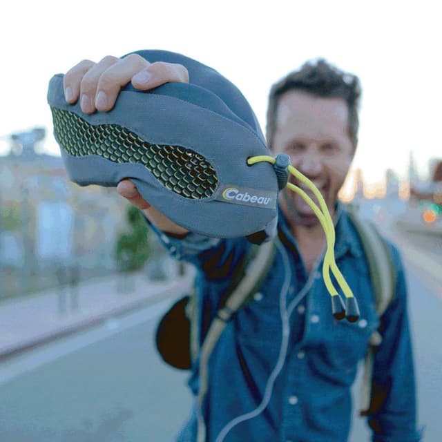 Cabeau - Memory Foam Evolution Travel Pillow - Titanium Grey Stitches and Mini Grey Dots