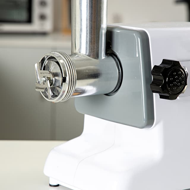 Olsenmark Meat Grinder, 800W- 3 Mincing Plates - Powerful Motor - Stainless Steel Blades - Rubber