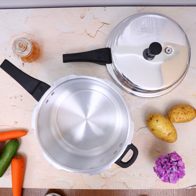 Delcasa 7.5L Aluminium Pressure Cooker - Lightweight & Durable Home Kitchen Pressure Cooker With Lid