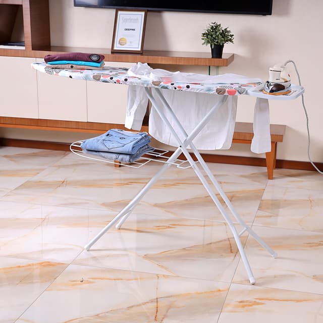 طاولة كوي مع مسند للمكواة من رويال فورد Royalford RF1965IB Ironing Board with Steam Iron Rest