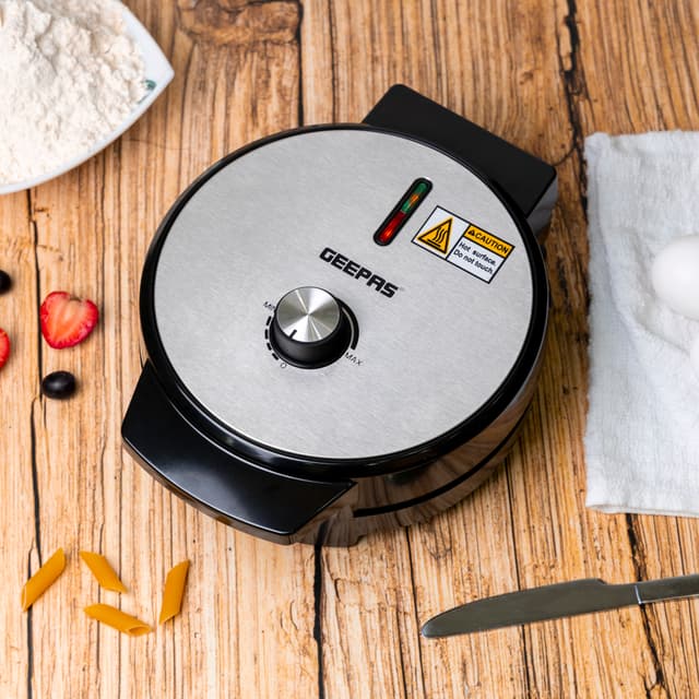جهاز صنع الوافل باستطاعة 1000 وات Geepas Heart Waffle Maker