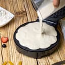 جهاز صنع الوافل باستطاعة 1000 وات Geepas Heart Waffle Maker