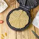 جهاز صنع الوافل باستطاعة 1000 وات Geepas Heart Waffle Maker