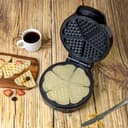 جهاز صنع الوافل باستطاعة 1000 وات Geepas Heart Waffle Maker