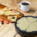 جهاز صنع الوافل باستطاعة 1000 وات Geepas Heart Waffle Maker
