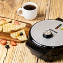 جهاز صنع الوافل باستطاعة 1000 وات Geepas Heart Waffle Maker