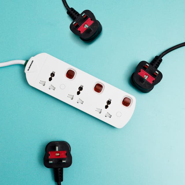 Olsenmark 3Way Ext socket/2M/13Amp/Childprot 1X24