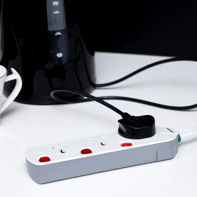 Olsenmark 3Way Ext socket/2M/13Amp/Childprot 1X24