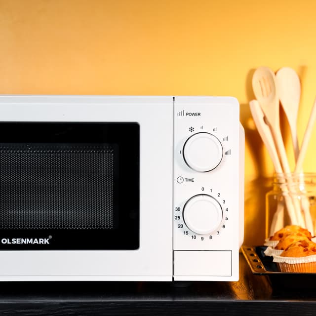 Olsenmark Manual Microwave Oven, 20L - Multiple Power Level - End Cooking Signal - Glass Turntable