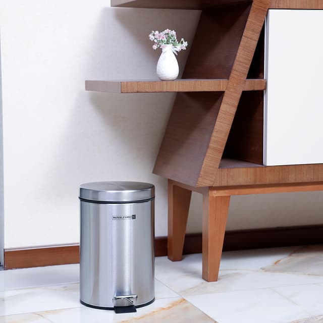 سلة مهملات ستانلس ستيل مع دواسة رويال فورد Royalford Stainless Steel Pedal Bin, 7L