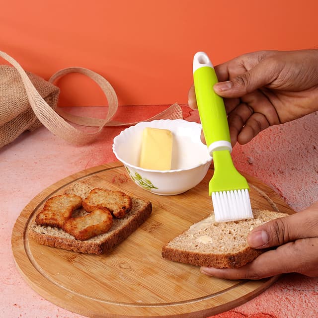 Royalford Kitchen Brush - Portable Lightweight Marinating And Basting Brush With Ergonomically Design