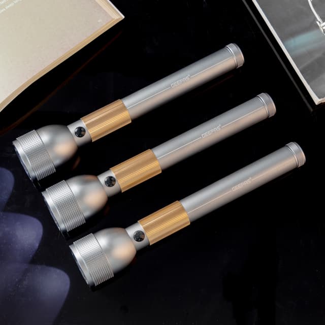 حزمة كشاف محمول قابل لإعادة الشحن مضاد للمياه Rechargeable Waterproof LED Flashlight - Geepas