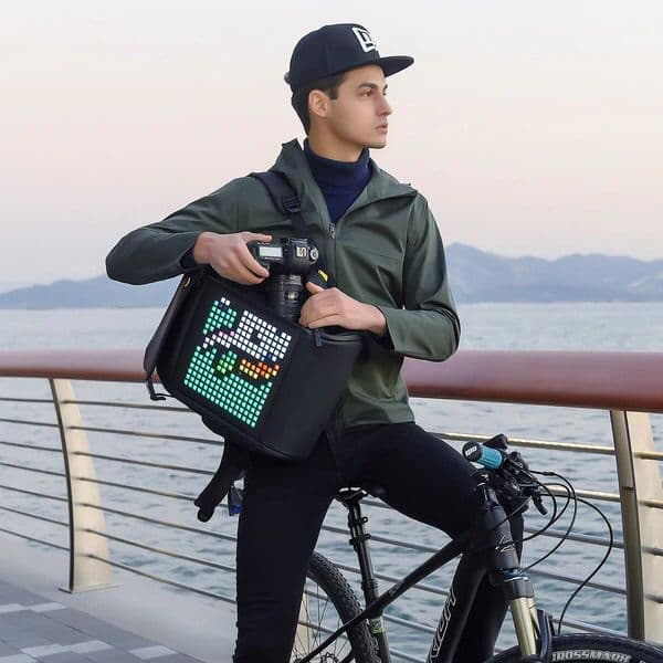 شنطة الظهر الذكية مع شاشة وتطبيق ذكي Divoom Sling Bag Travel Backpack for Women & Men