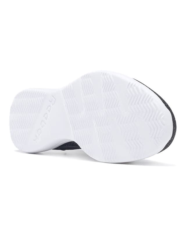 جزمة للمشي مقاس 36 أسود وأبيض ريبوك Reebok Walkawhile