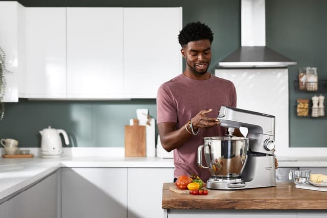 عجانة كينود الكهربائية 7 لتر مع 8 ملحقات Kenwood Titanium Kitchen Machine