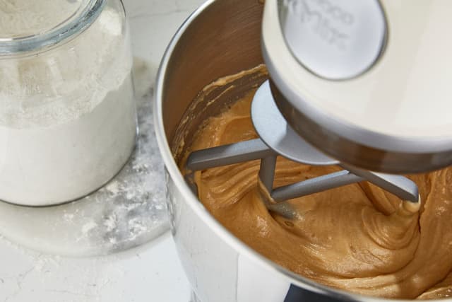 عجانة كهربائية كبيرة 5 لتر كينوود Kenwood kMix Stand mixer