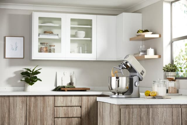 عجانة كهربائية كبيرة 5 لتر كينوود Kenwood kMix Stand mixer