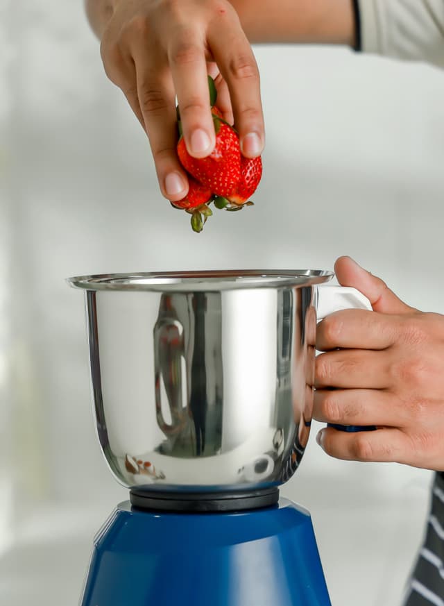 خلاط كهربائي 1200 واط 3 سرعات ستانلس ستيل جيباس Geepas 3-In-1 Mixer Grinde Powerful Copper Motor With Stainless Steel Jars 1200 W