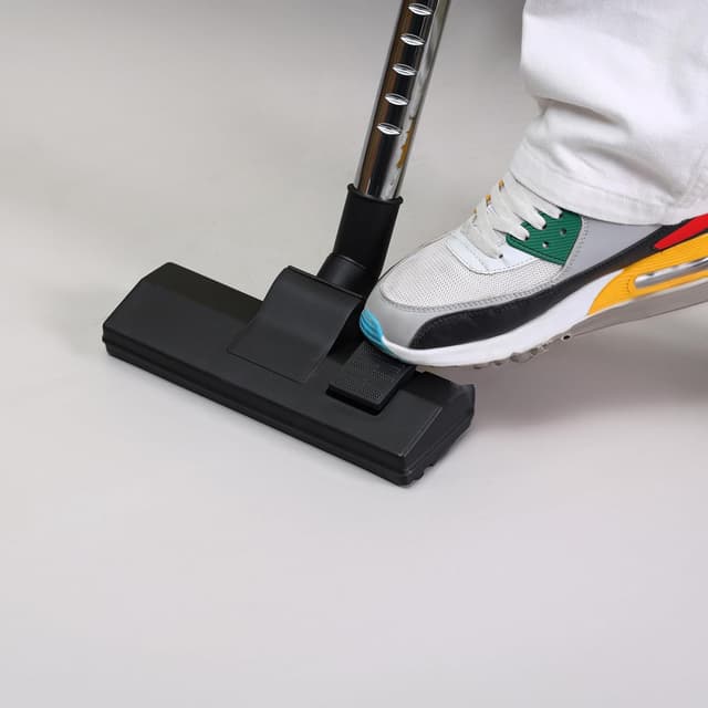 مكنسة كهربائية برميل جيباس 2000 واط 18 لتر Geepas Drum Vacuum Cleaner GVC19045