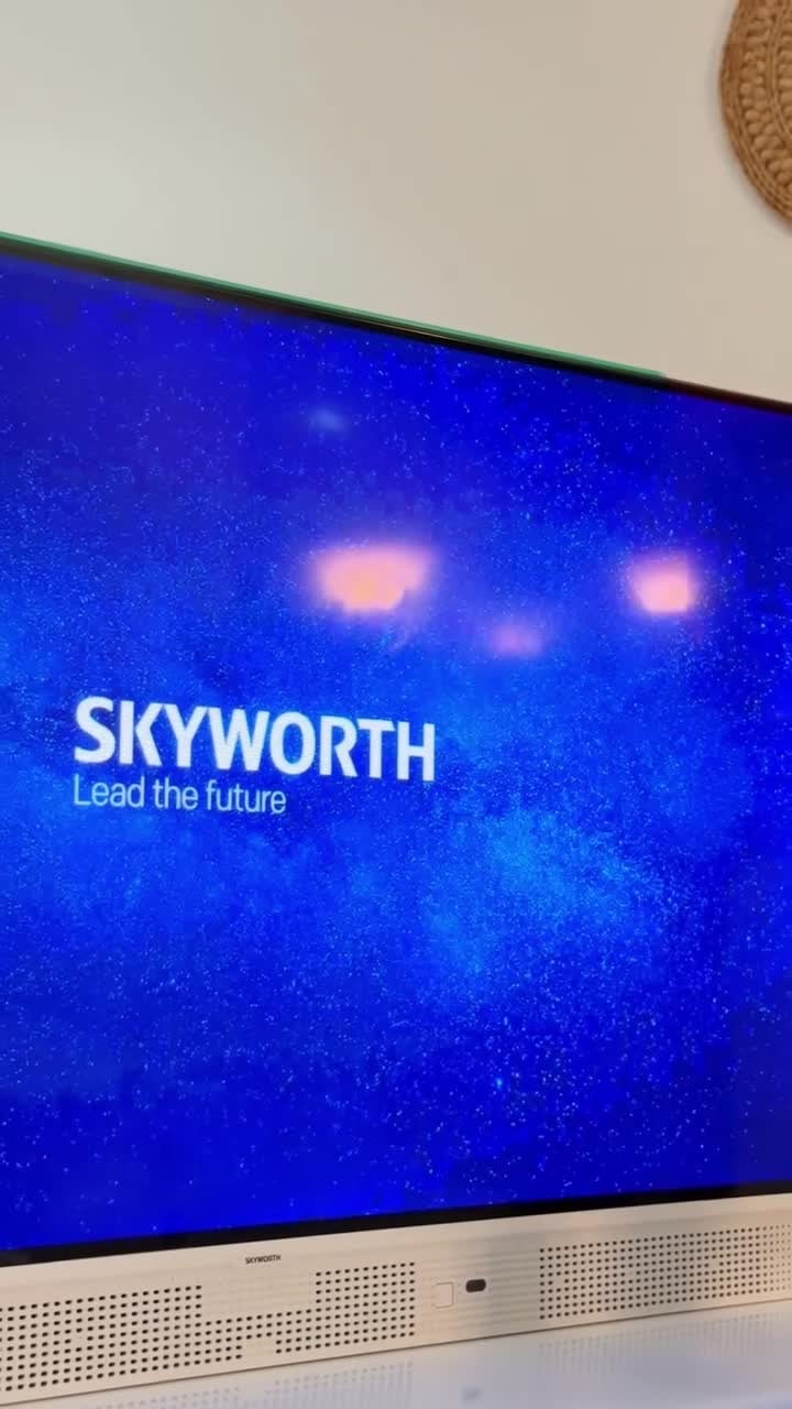 تلفزيون متنقل للرحلات 32 بوصة يعمل بالبطارية المحمولة Skyworth LP70G FHD Google TV